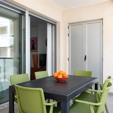 En La Playa A Pocos Metros Del Mar Con Garaje